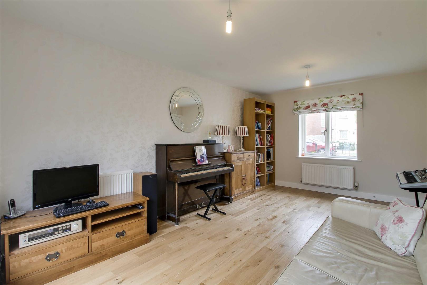 Warwick Avenue, Broughton, Milton Keynes
